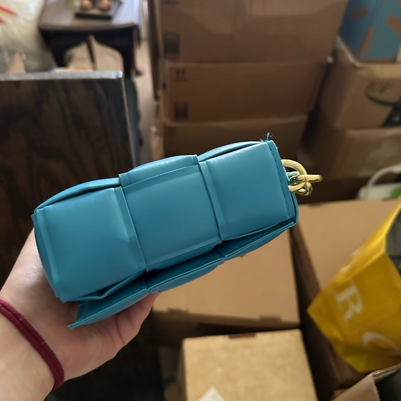 Like new. Teal blue, double gold chain. Inspired. - Picture 5 of 10